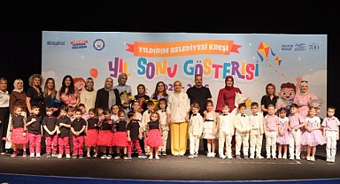 Miniklerden Renkli Yıl Sonu Gösterisi