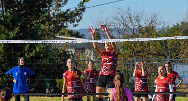 Osmangazi’de Mini Voleybol Şenliği Coşkusu