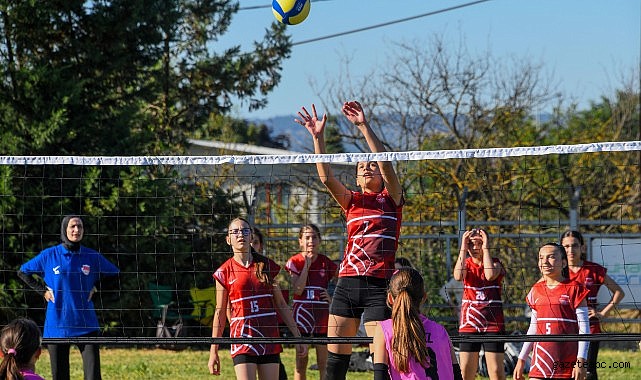 Osmangazi’de Mini Voleybol Şenliği Coşkusu
