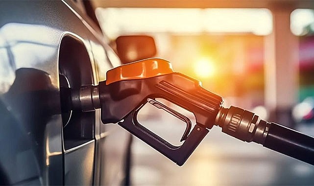 Petrol Geriledi Benzin Fiyatı Düştü