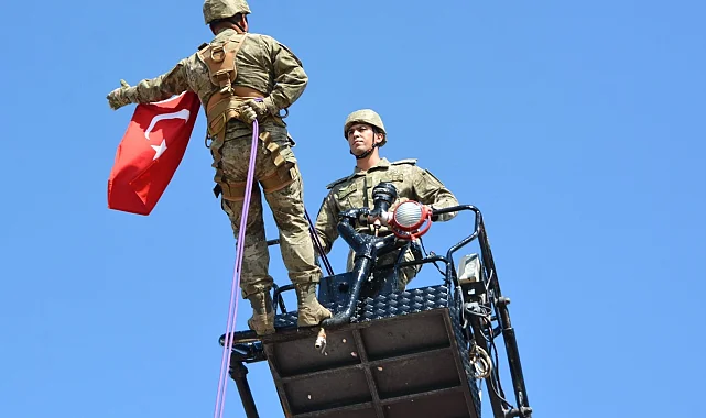 Türk Kara Kuvvetleri'nin 2235'inci kuruluş yılı 4'üncü Komando Tugayı'nda kutlandı