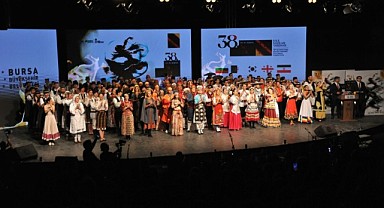 38. Uluslararası Altın Karagöz Halk Dansları Yarışması’nda Zafer Uruguay’ın Oldu