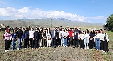 Ağrı Dağı eteğinde Bilim Kafe buluşması