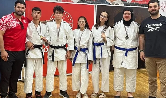 Ağrılı judoculardan yarı final başarısı