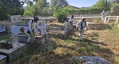 Antalya Büyükşehir ekiplerinden ilçe mezarlıklarında çalışma