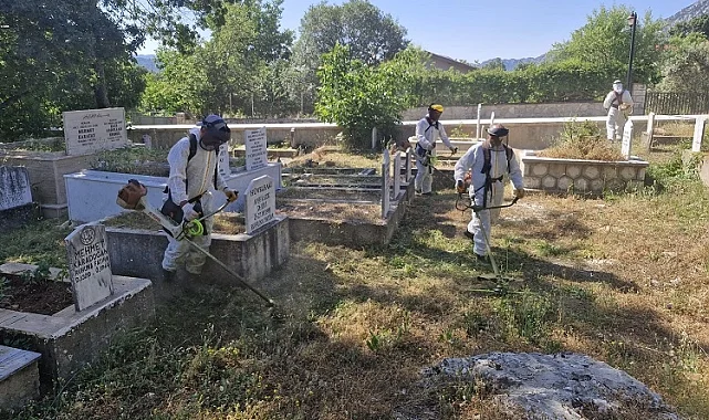 Antalya Büyükşehir ekiplerinden ilçe mezarlıklarında çalışma