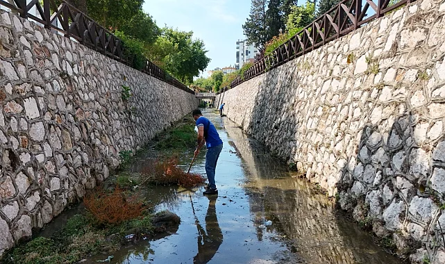 Antalya Konyaaltı'nda kapsamlı kanal temizliği