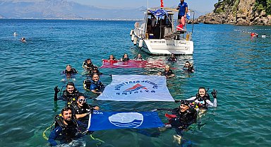 Antalya Muratpaşa'da Erenkuş Plajı'nda deniz dibi temizliği