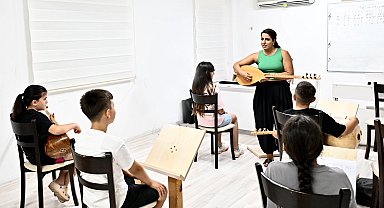 Antalya'da bağlamanın sesi Değirmenönü'nde yankılanıyor