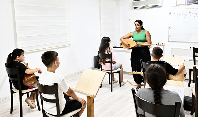 Antalya'da bağlamanın sesi Değirmenönü'nde yankılanıyor