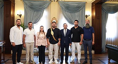 Antalya'da Başpehlivan Erkan Taş'tan Vali Şahin'e ziyaret