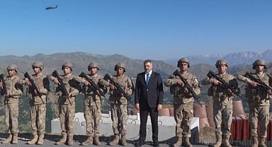 Bakan Çiftçi, Şemdinli Zirvin Tepe Üs Bölgesi'nde