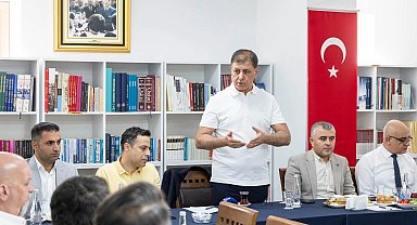 Başkan Tugay mesaisine Kemeraltı esnafıyla başladı... "Tek derdimiz işimizi iyi yapmak"