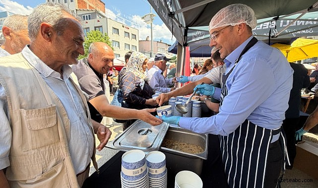 Bursa’da Aşure İkramı 17 İlçede Devam Ediyor