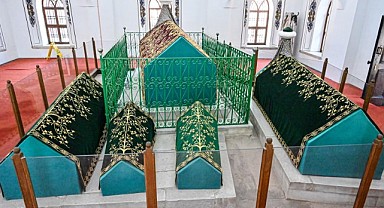 Bursa’daki tarihi türbelerde puşide yenileme çalışması