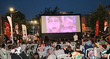 Bursa Osmangazi'de çocukların sinema keyfi devam ediyor