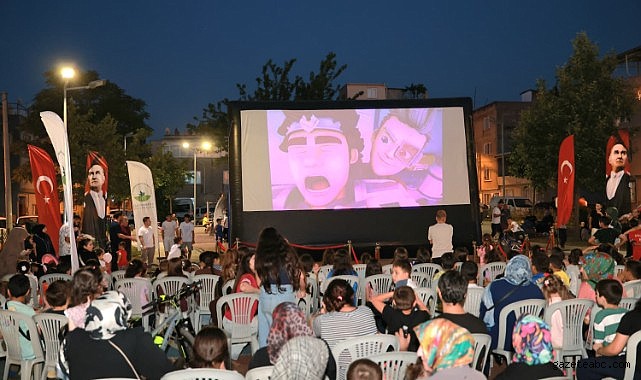 Çocuklar Açık Havada Sinema Keyfiyle Buluşuyor