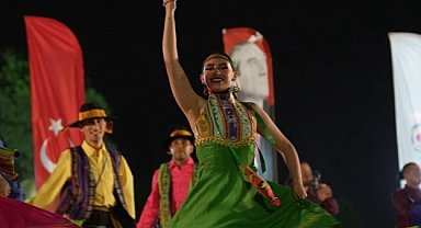 Denizli'de Uluslararası Halk Dansları Festivali coşkusu
