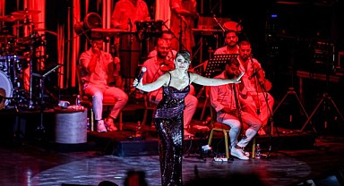 Derya Bedavacı’dan Bursa’da unutulmaz festival gecesi