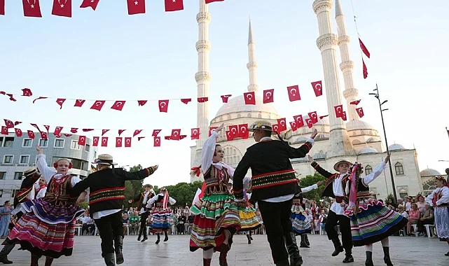Dünyanın renkleri Maltepe'de buluştu