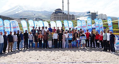 Erciyes Plaj Voleybolu Turnuvası büyük heyecan yaşattı