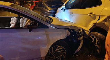 Erikli Sahili'nde 4 araca çarpan otomobil kazaya neden oldu