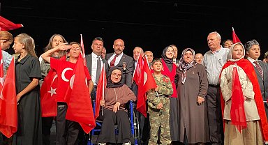 Erzurum'da çocuklar 15 Temmuz Destanı'nı sahneye taşıdı