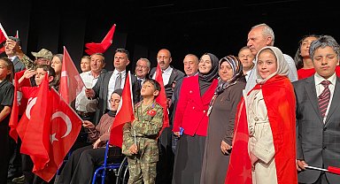Erzurum'da çocuklar 15 Temmuz'u sahneye taşıdı