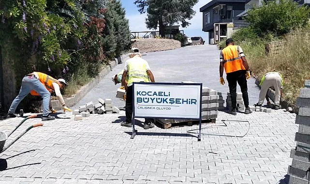 Gölcük Halıdere'de 3 sokakta parke yollar yenilendi
