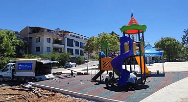 Gölcük Ulaşlı'da çocukların neşesi sahile taşınıyor