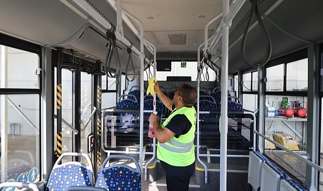 Hatay Büyükşehir toplu taşıma araçlarını temizliyor