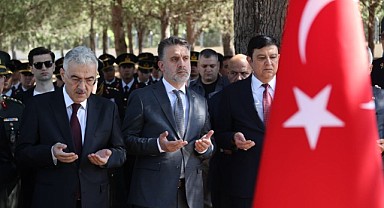 “İrade Bizim, Zafer Bizim” temasıyla düzenlenen etkinlikler şehitlik ziyaretleriyle başladı
