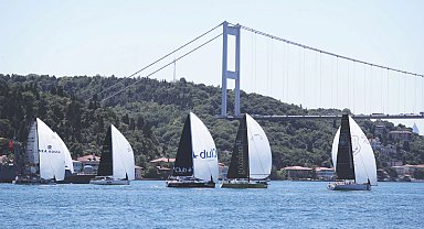 İstanbul Boğazı'nda görkemli coşku