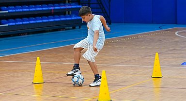İstanbul Maltepe'de futsal ve masa tenisi dersleri başladı