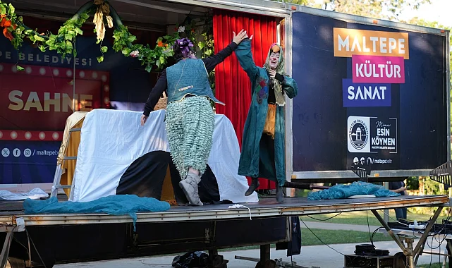 İstanbul Maltepe'de gezici yaz tiyarosu başladı