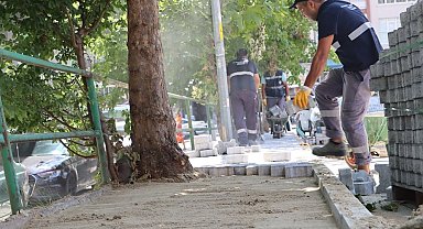 İstanbul Maltepe'de kaldırım düzenleme çalışmaları sürüyor