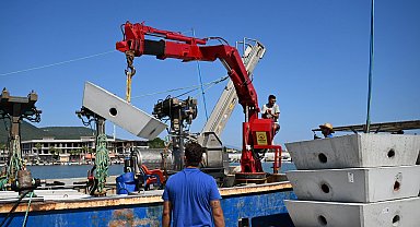 İzmir'in ekosistemine yapay resifli koruma