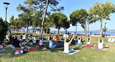 Kadınlar Boğaz'a karşı yogo yaptı