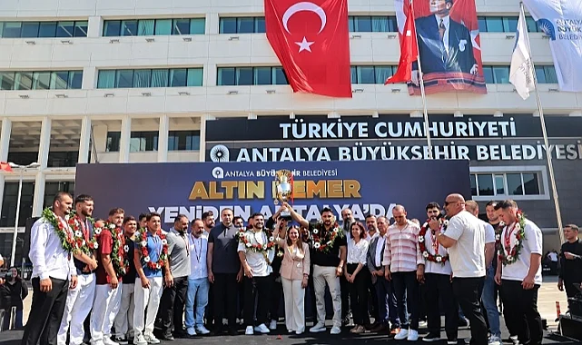 Kırkpınar Başpehlivanı Erkan Taş'a coşkulu karşılama