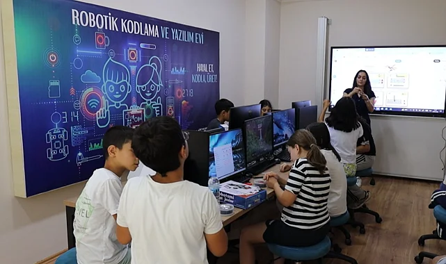 Kocaeli İzmit Belediyesi Robotik Kodlama ve Yazılım Evi'nde eğitimler başladı
