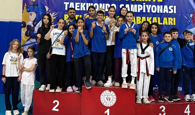 Kocaeli'nin gururu Kağıtspor kürsülerden inmiyor