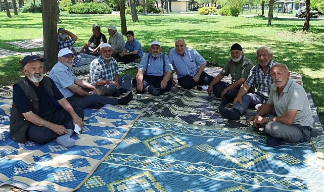Konya Karatay'da emekliler Şehir Parkı'nda buluştu