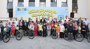Konya'da 'güle oynaya camiye' gittiler