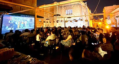 Mardin'de sinema rüzgârı... "Sesimi Taşı" filminin galasına yoğun ilgi
