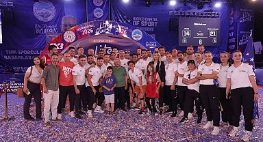 Memduh Büyükkılıç'tan FIBA 3x3 Lite Quest şampiyonuna kupa