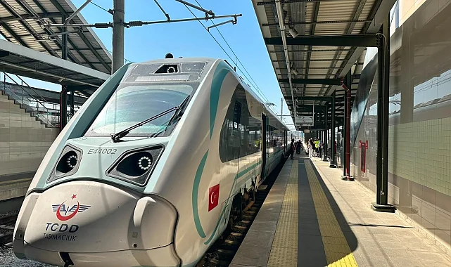 Millî elektrikli tren seti Trakya'da ilk seferine çıktı