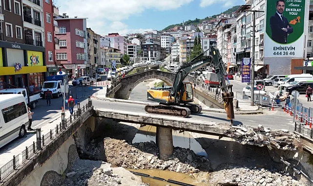 Ordu'da Bülbül Deresi üzerindeki köprü yenileniyor