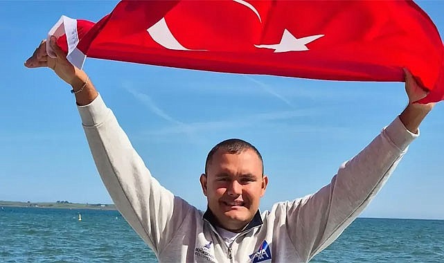 Otizmli Yüzücüden Tarihi Başarı