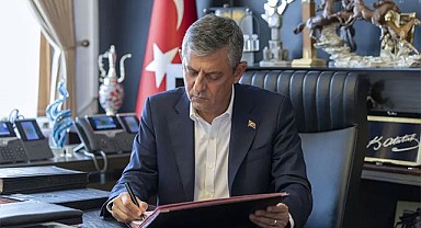 Özgür Özel ve 90 milletvekili CHP'den İstifa Etti