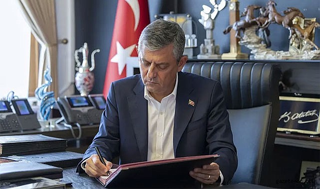 Özgür Özel ve 90 milletvekili CHP'den İstifa Etti